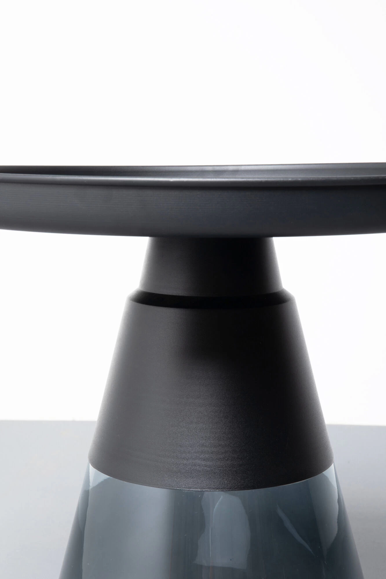 Beistelltisch Bottiglia Smoke Ø 50cm 11 Beistelltisch Bottiglia Smoke Ø 50cm – Bild 9