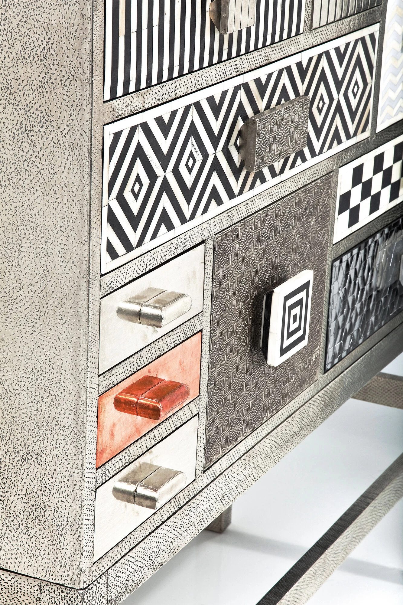 Hochkommode Chalet Silber 13 Schübe 11 Hochkommode Chalet Silber 13 Schübe – Bild 10