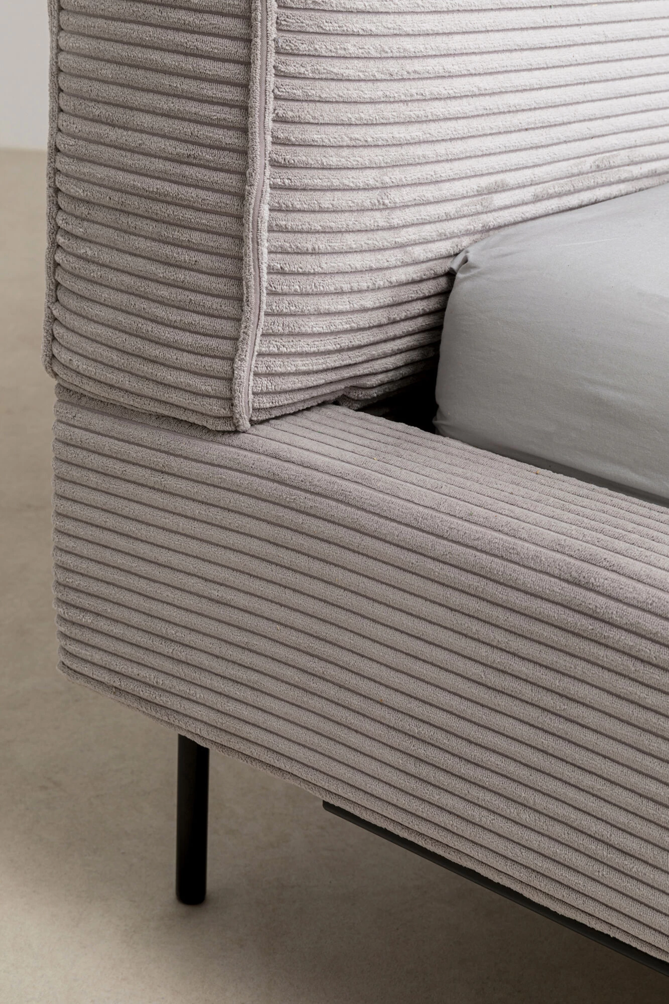 Bett East Side Cord Grau 180x200cm 9 Bett East Side Cord Grau 180x200cm – Bild 7
