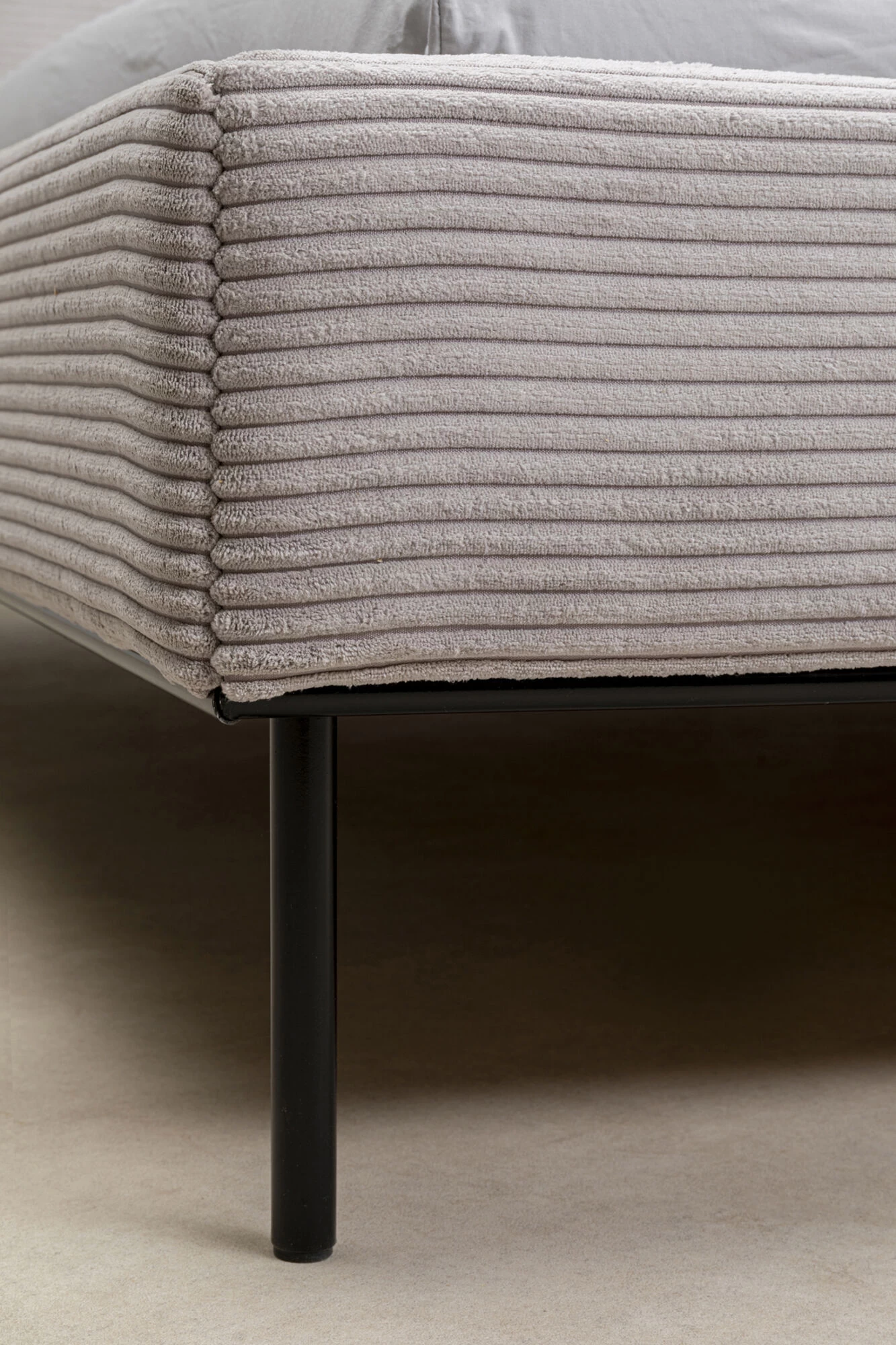 Bett East Side Cord Grau 180x200cm 11 Bett East Side Cord Grau 180x200cm – Bild 9